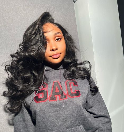 Customer photo review of Luvwin Body Wave Lace Front Wig 180% High Density HD Transparent Lace