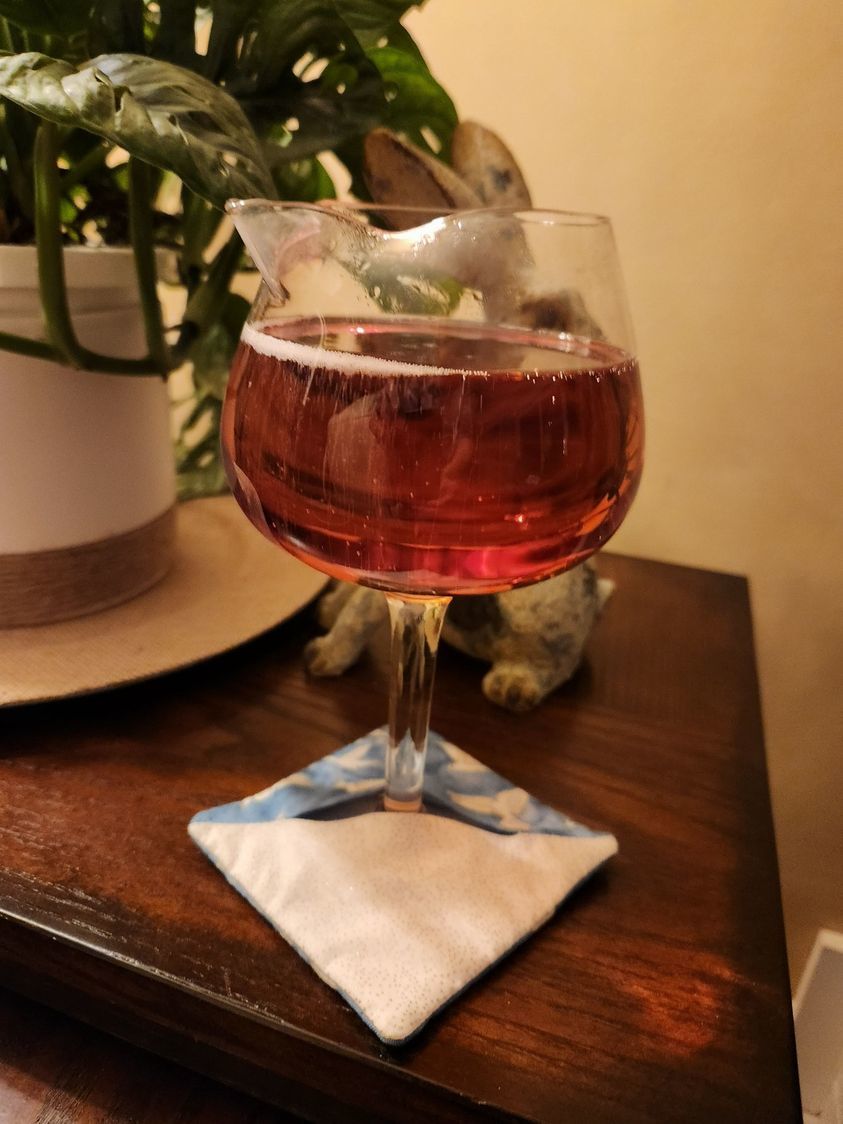 Customer photo review of Non-Alcoholic Sparkling Rosé Can 4-Pack
