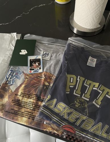 Customer photo review of Vintage University of Kentucky Lee Sport T Shirt Size Large