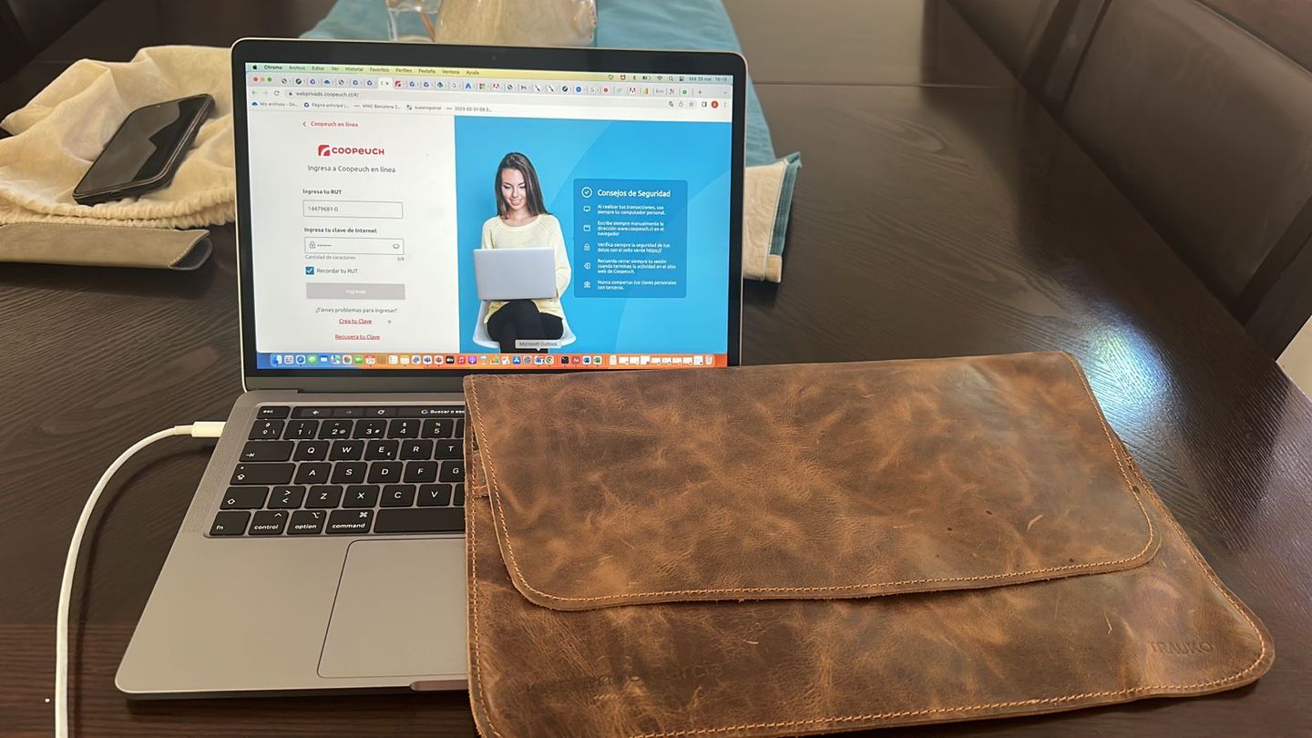 Customer photo review of Funda Notebook