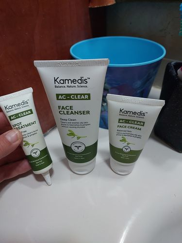 Customer photo review of ג'ל טיפולי לניקוי פנים לעור שמן הנוטה לפצעונים | AC - CLEAR FACE CLEANSER