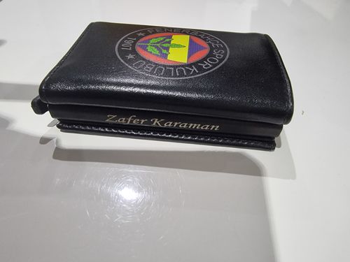 Customer photo review of Lieblingsmannschaft Wallet Echt Leder Geldbörse mit Kartenauswurf-Mechanismus