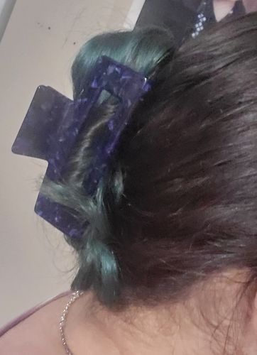 Customer photo review of TR x Bethany Large Claw Clip