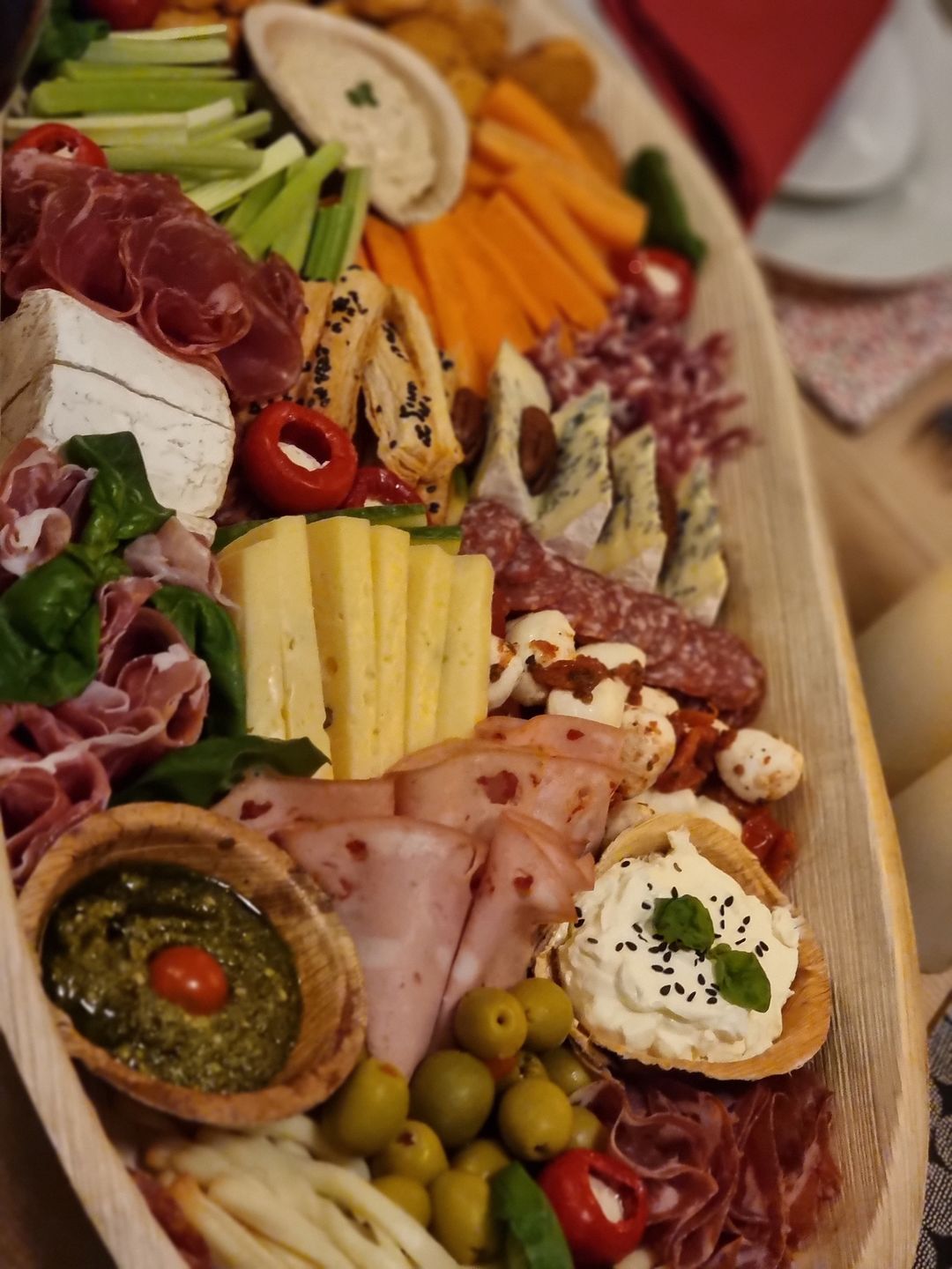 Customer photo review of Extra Large 22" x 12" Oval Disposable Palm Leaf Wooden Platter Tray