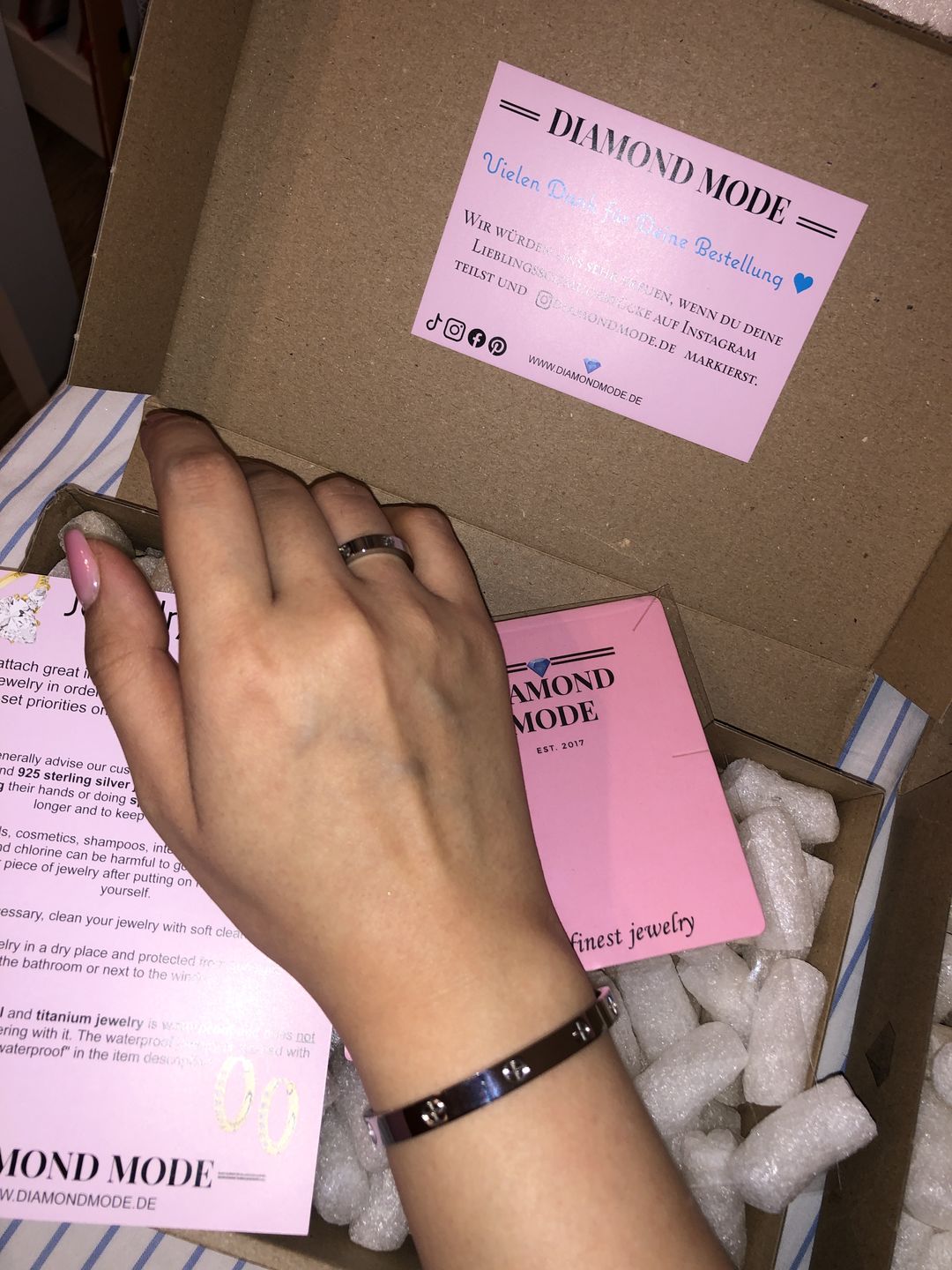 Customer photo review of Crossed Arianna Armreif | 18K vergoldet