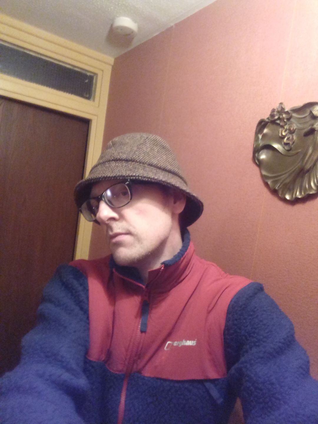 Customer photo review of Eske Travel Hat Tweed
