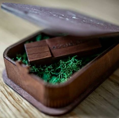 Customer photo review of Yoga USB box with moss filler