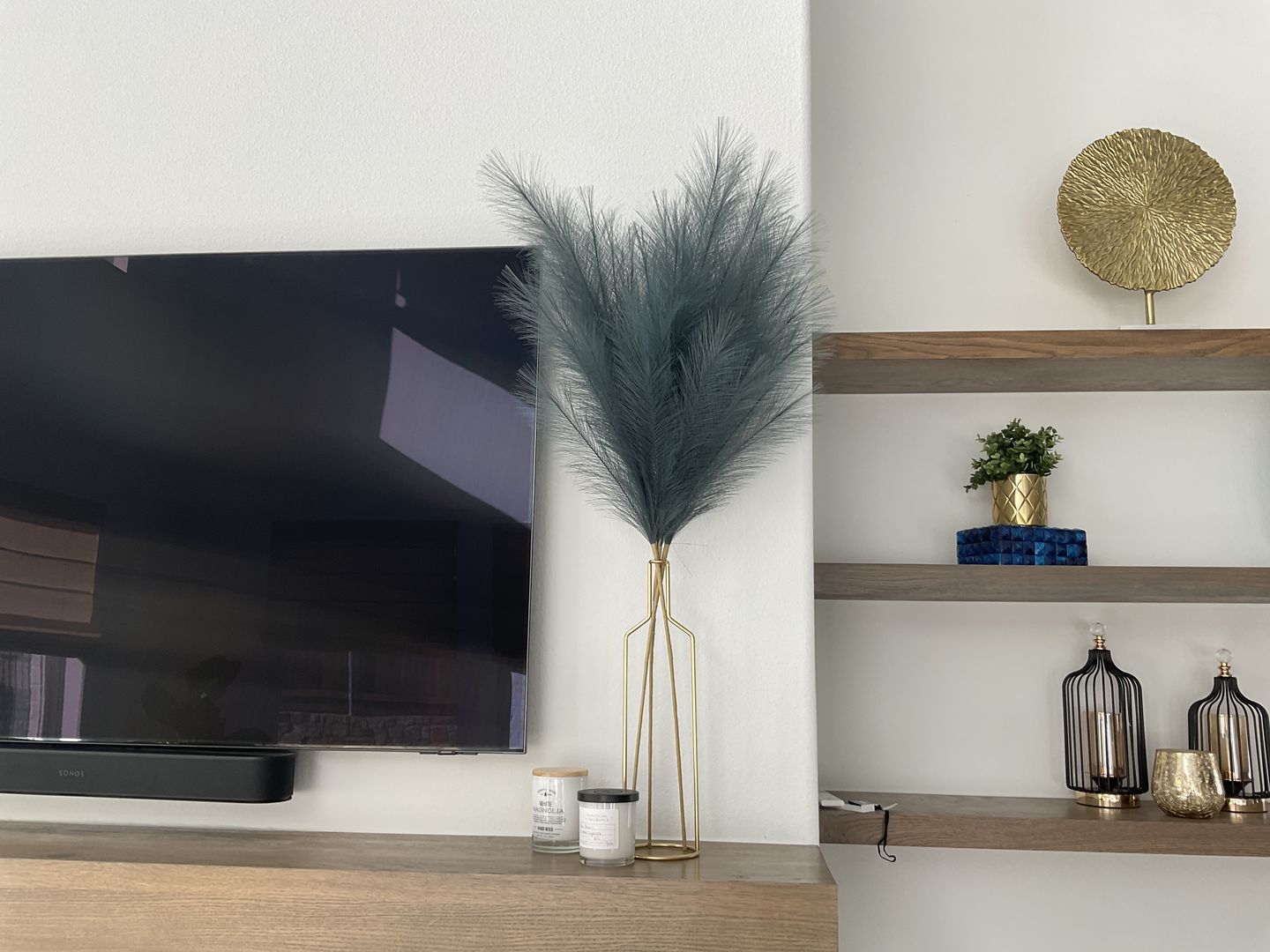 Customer photo review of Tall Faux Pampas Grass - Livid (3 Stems)