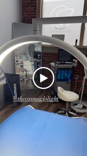 Customer video review of CosmoGlo Original Light Bundle + Phone Clip