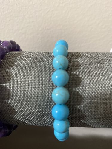 Customer photo review of 15.5" 6mm/8mm/10mm/12mm Blue howlite round beads