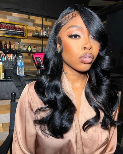 Customer photo review of Luvwin 13x6 Luxury HD Invisible Lace Loose Wavy Side Part Hairline Wig