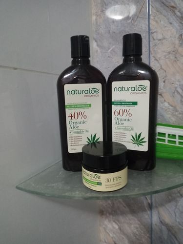 Customer photo review of Shampoo + Acondicionador Nutrición con Aceite de Cañamo 350ml