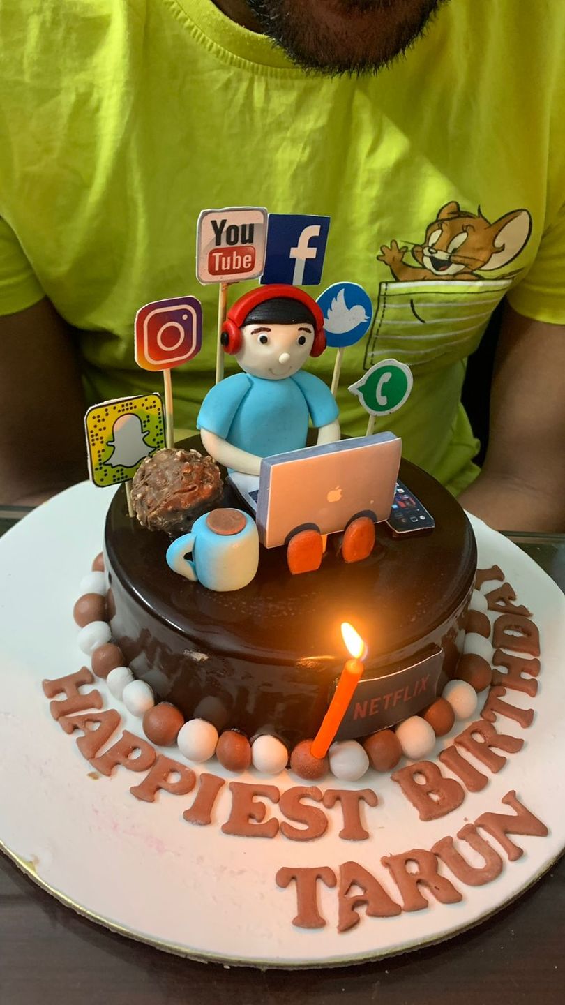 Customer photo review of Social Media Lover Cake