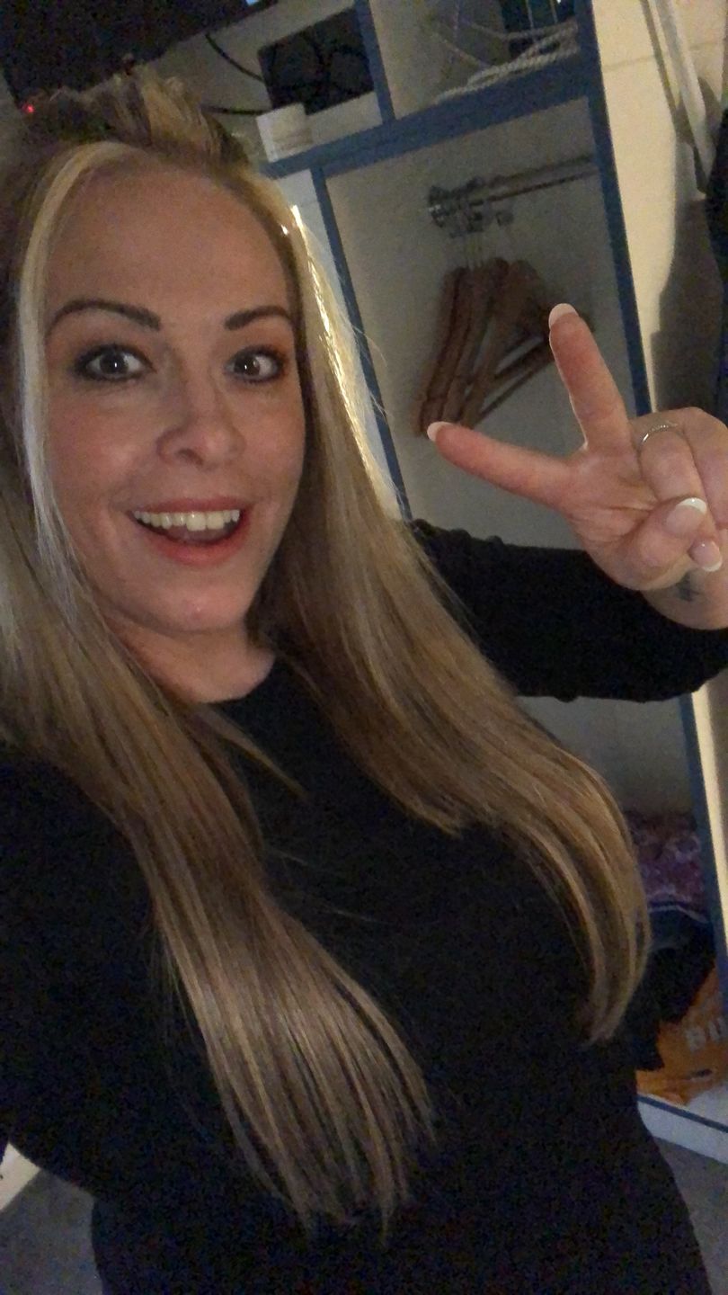 Customer photo review of 18" Seamless Five Piece Clip-in Human Hair Extension (105g)
