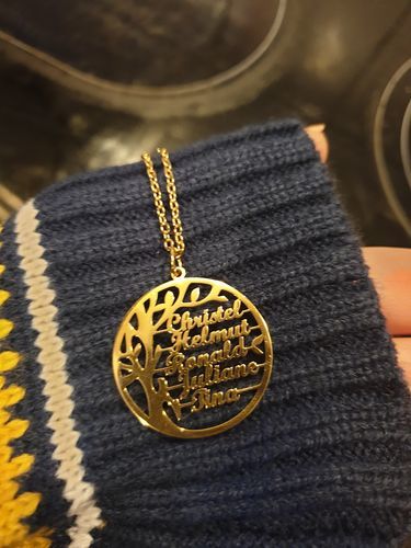Customer photo review of LOANYA Collar Árbol de la Vida con Nombres Personalizados