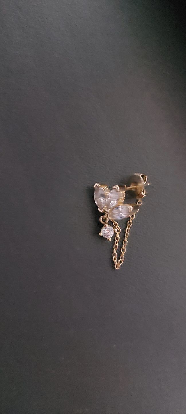 Customer photo review of Limitless Sky Lotus Ohrstecker 14K Vergoldet