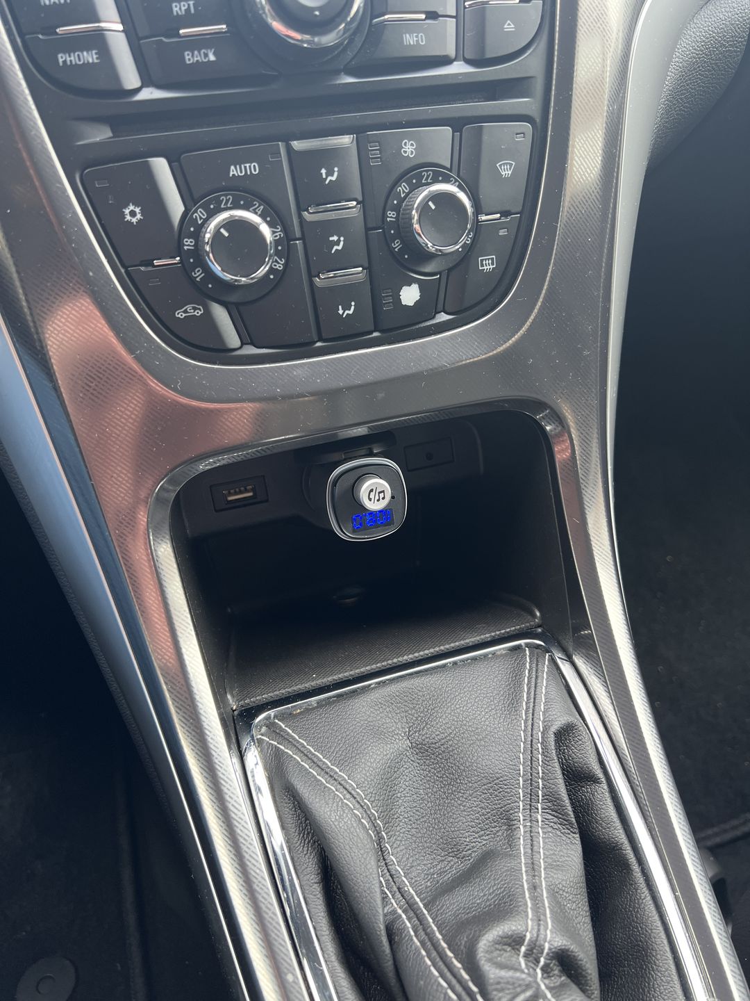 Customer photo review of Wegman Bluetooth FM Transmitter - Bluetooth carkit - Zilver