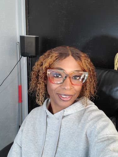 Customer photo review of Highlight Deep Curly Bob Human Hair Wigs Ombre Honey Brown 4x4 Lace Closure Wigs