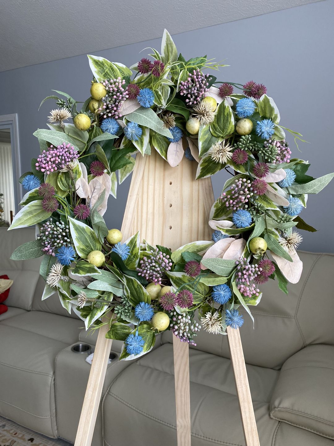 Customer photo review of 14" Round Grapevine Wreath - DECOE-034