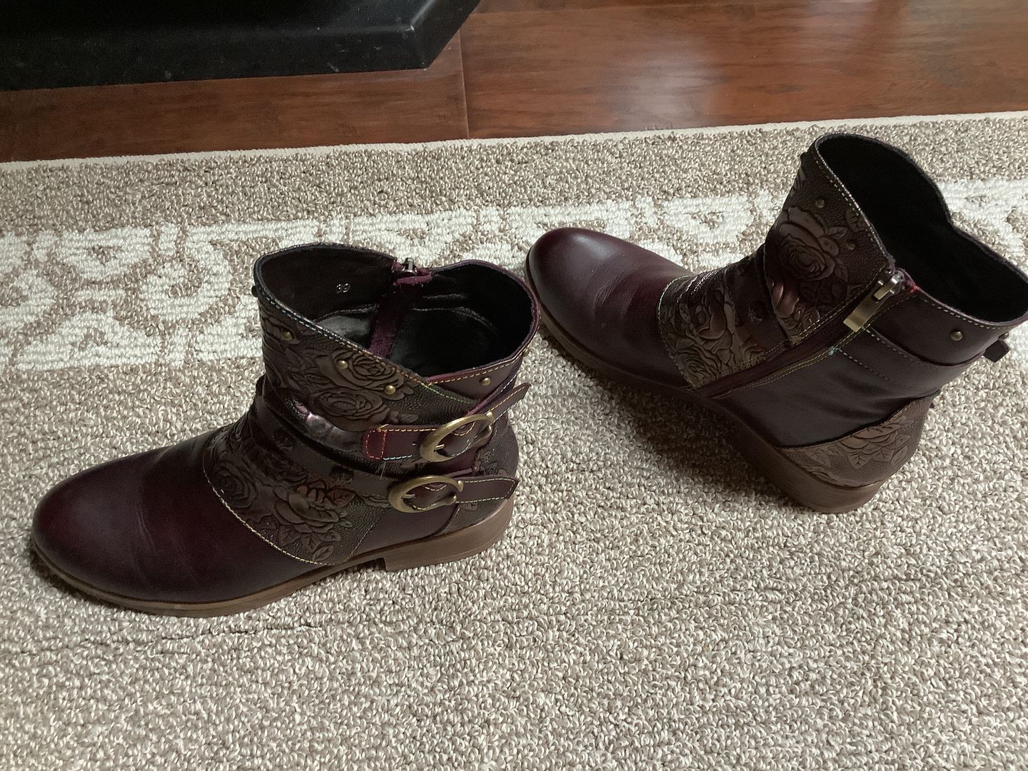 Customer photo review of Retro Painted Buckle Flat Shoes