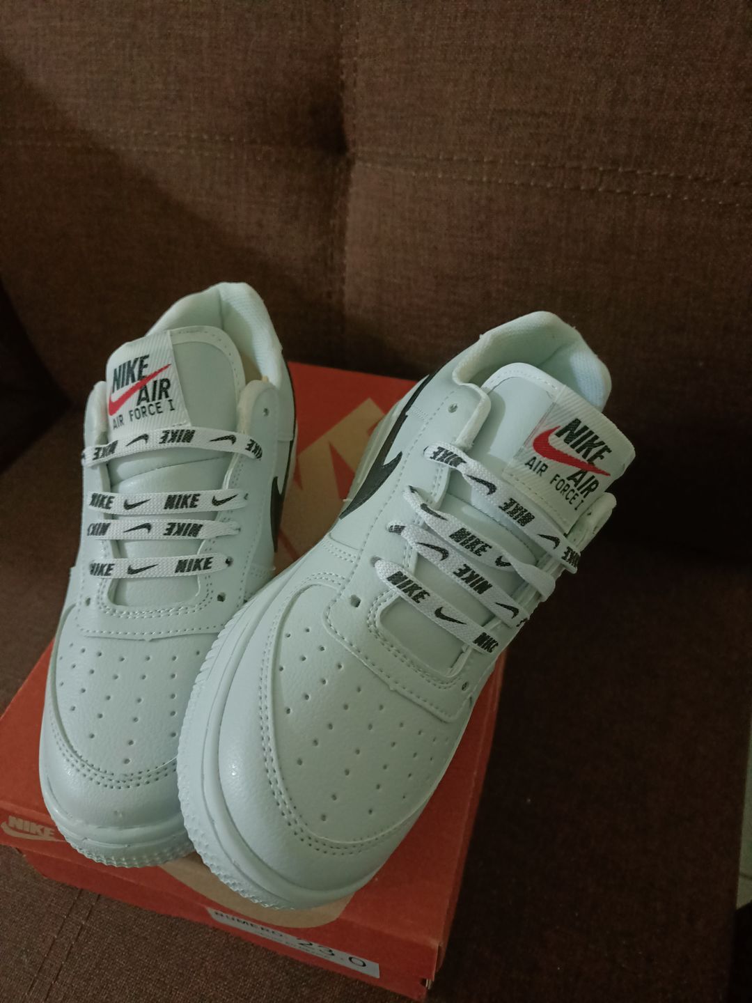 Customer photo review of Paq 6 Pares Tenis 270 Blanco Negro 25/28.5