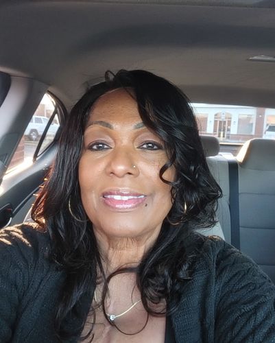 Customer photo review of Natural Straight Free Part 13x4 Inch Lace Frontal Wig 100% Human Hair Wig With Baby Hair