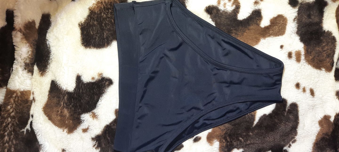 Customer photo review of MOLLY Black Full Coverage High Rise Bikini Bottom