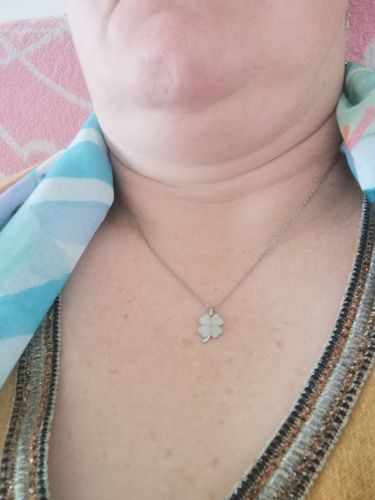 Customer photo review of Collier trèfle nacre argent