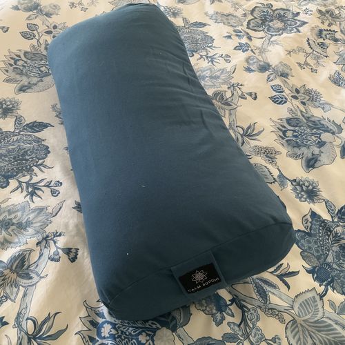 Customer photo review of Teal Oval Yoga Bolster