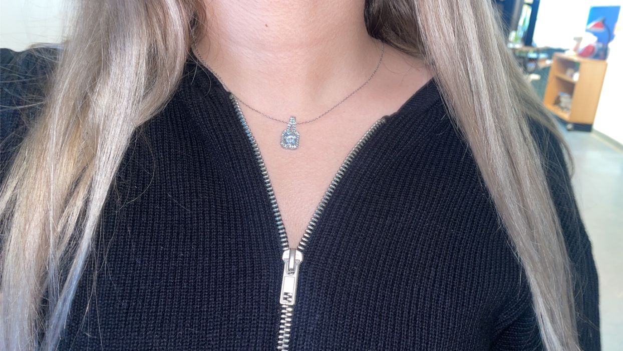 Customer photo review of Viviene Halskette | 18K vergoldet