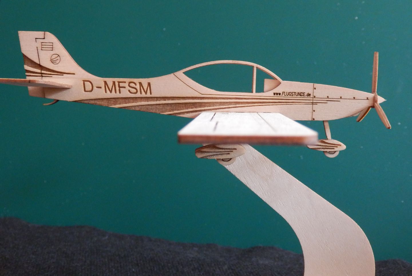 Customer photo review of Gravur Flugzeugdekor
