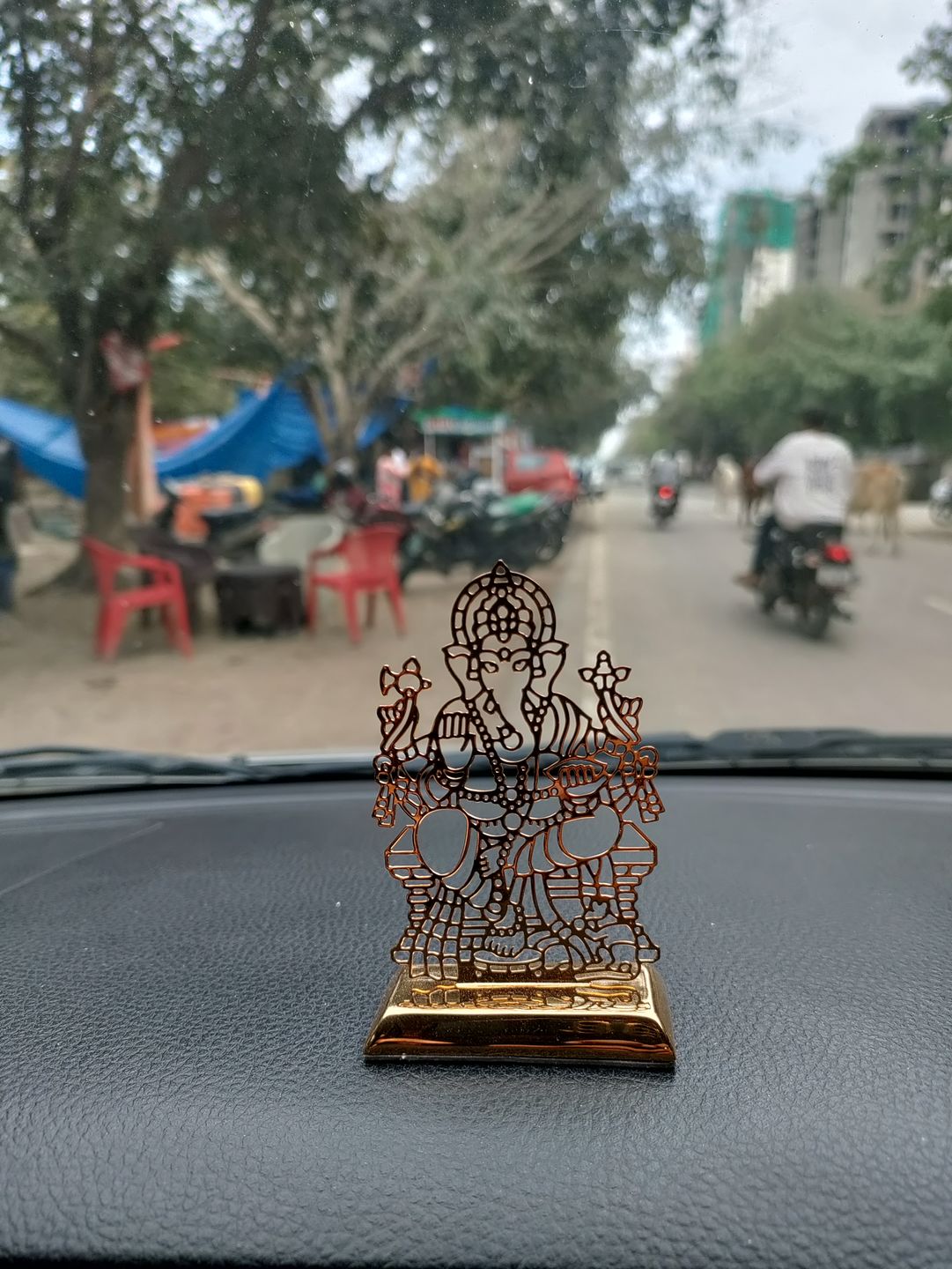 Customer photo review of Car Dashboard Stand Goldplated - Sri Ganesha