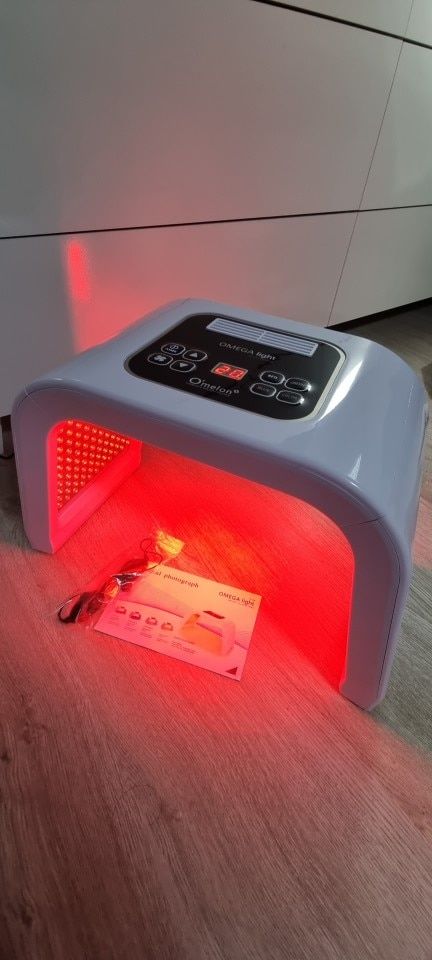 Customer photo review of 4 Colors LED Light Facial Therapy Skin Care Rejuvenation