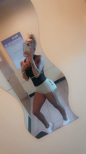 Customer photo review of Sage Scrunched Pocket Shorts