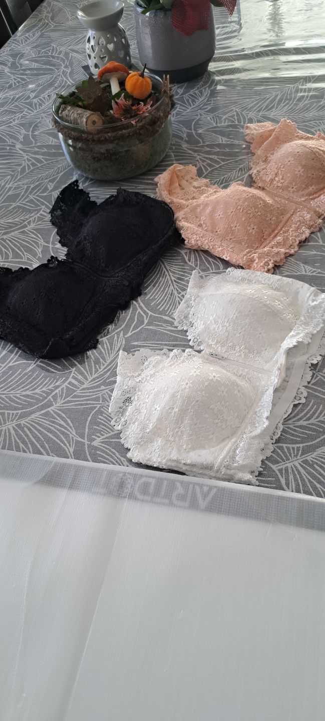 Customer photo review of Soutien-gorge sans armatures en dentelle zip à l'avant