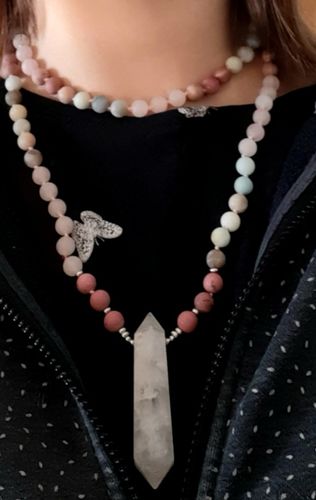 Customer photo review of "ZIERLICHES ERRÖTEN" QUARZ-MALA-KETTE