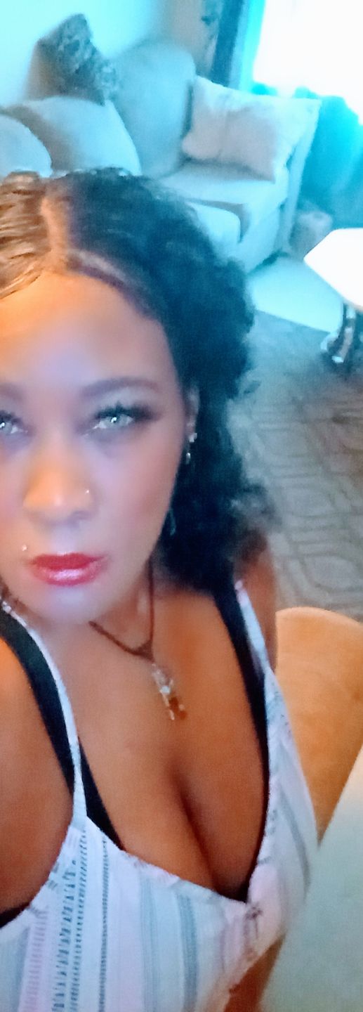 Customer photo review of Cherry OCEAN Blue Prescription Colored Contact Lenses
