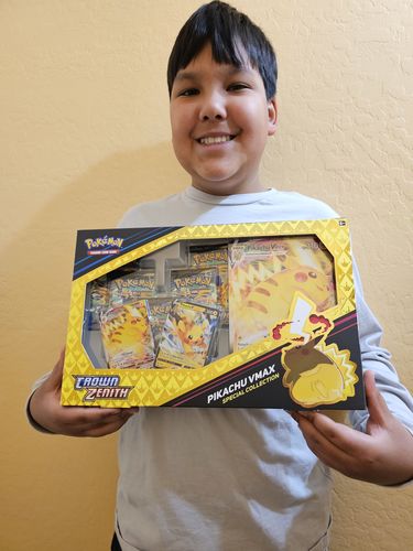 Customer photo review of Pokémon Crown Zenith Special Collection Pikachu VMAX Box (Presale)