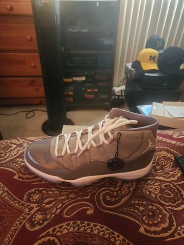 Customer photo review of 2021 Air Jordan 11 “Cool Grey”