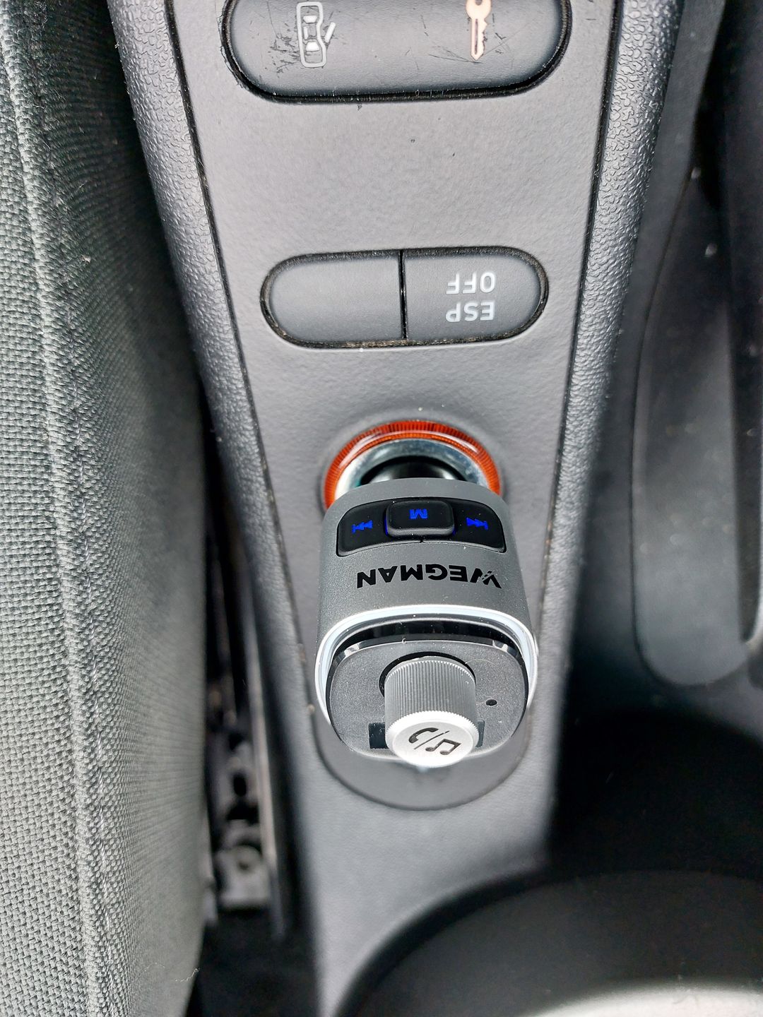 Customer photo review of Wegman Bluetooth FM Transmitter - Bluetooth carkit - Zilver