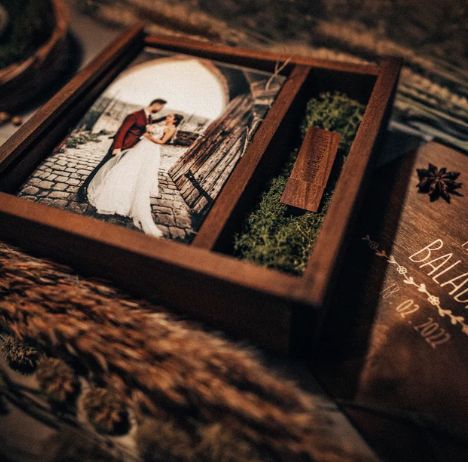 Customer photo review of 4 x 6 sliding lid photo box + compartment