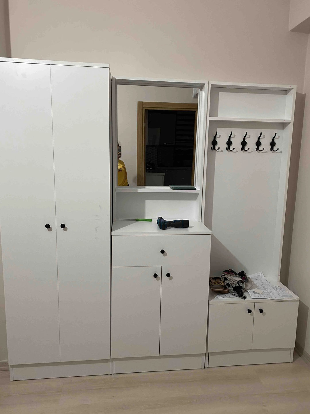 Customer photo review of Rani P6 Modern Çekmeceli Aynalı Raflı Portmanto Ayakkabılık Vestiyer Beyaz M2