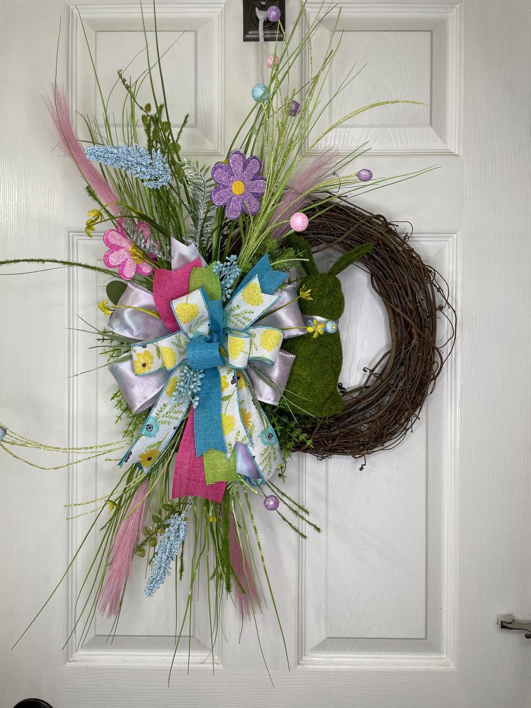 Customer photo review of 14" Round Grapevine Wreath - DECOE-034