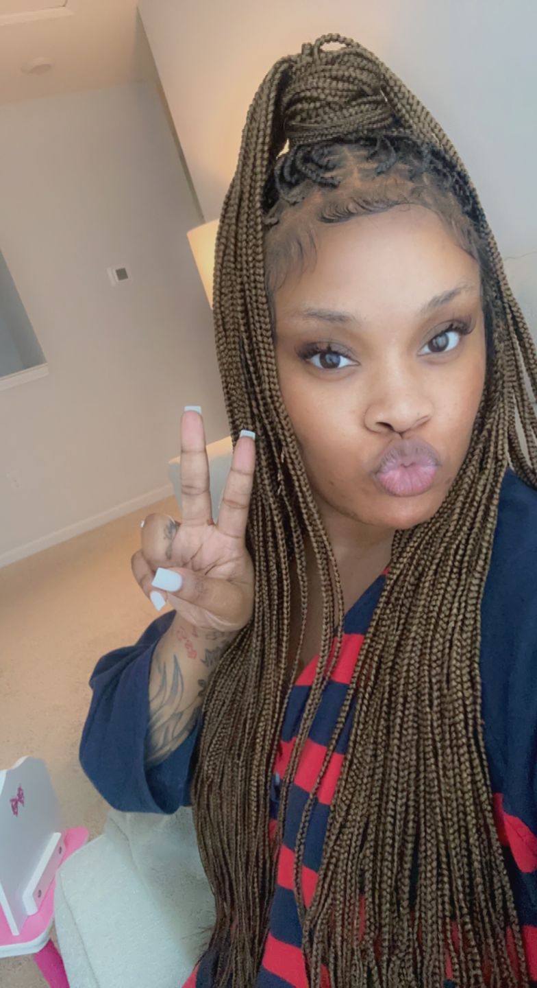Customer photo review of Beyoncé Knotless Braids Wigs (Ready To Ship)