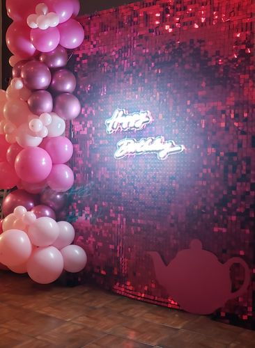 Customer photo review of Rosered Shimmer Wall Panels – Easy Setup Wedding/Event/Theme Party Decorations