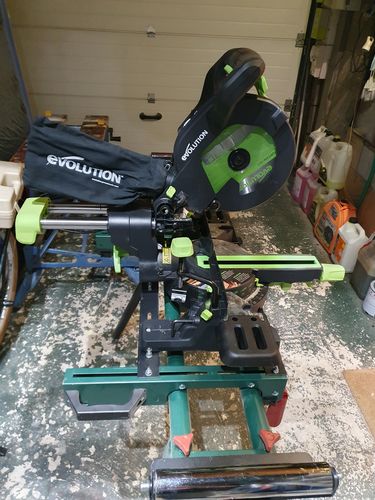 Customer photo review of Scie à onglet radiale 210mm Evolution F210SMS avec Lame multi-matériaux TCT