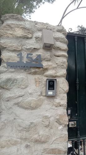 Customer photo review of Numero civico e testo sagomato modello Line 02 Acrilico