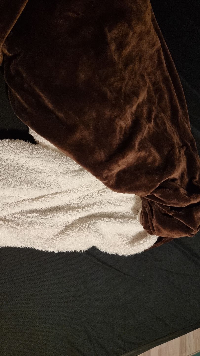 Customer photo review of Waterproof Splash Blanket™️ - Black Fitted Sheet