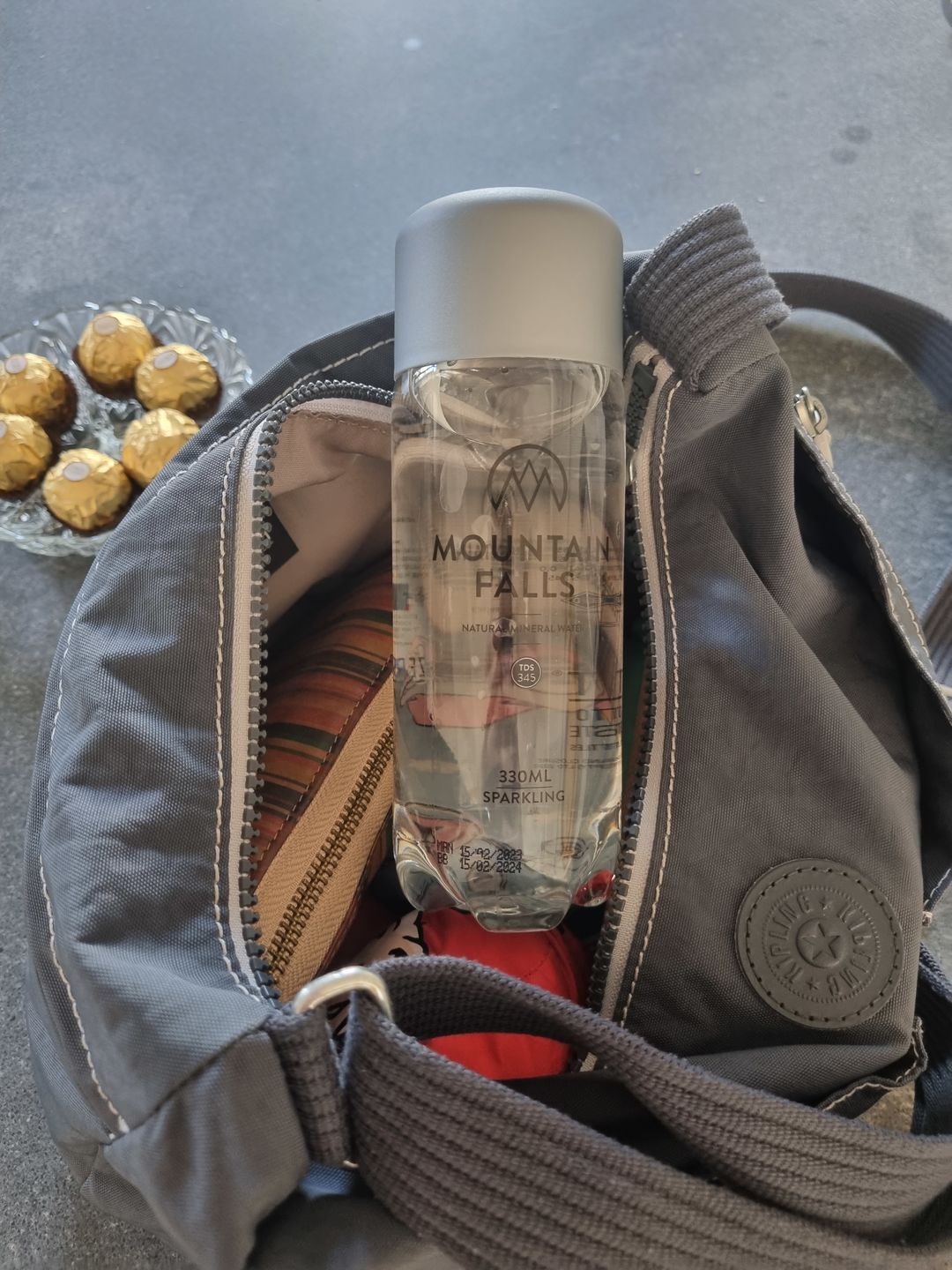 Customer photo review of 330ml Sparkling Mineral Water- ZEROPET Bottle (Pack of 24)
