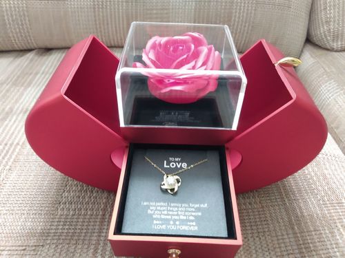 Customer photo review of Eternal Rose Box - With Real Rose & Necklace